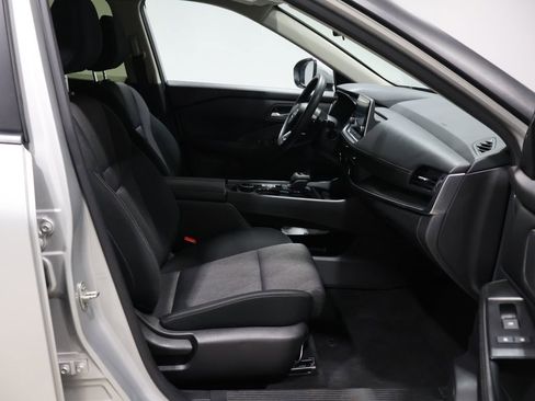 Used 2024 Nissan Rogue SV image 24