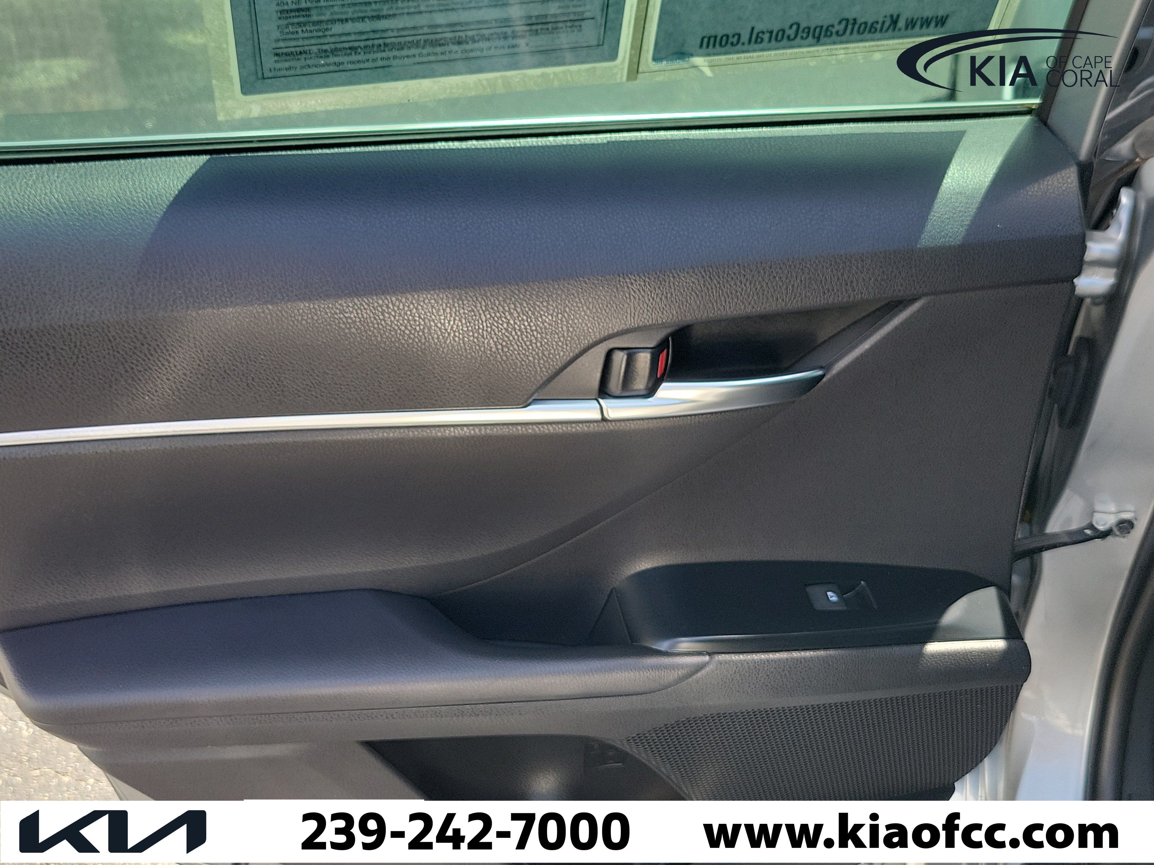 Used 2019 Toyota Camry SE FWD image 15