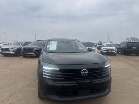 Certified 2025 Nissan Kicks SV image 3