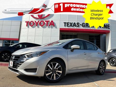 Used 2025 Nissan Versa SV w/ Trunk Package FWD image 1