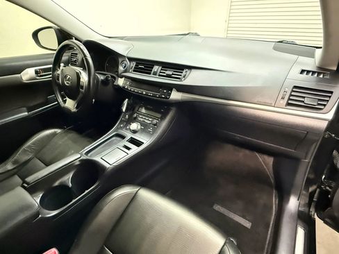 Used 2013 Lexus CT 200h FWD image 17
