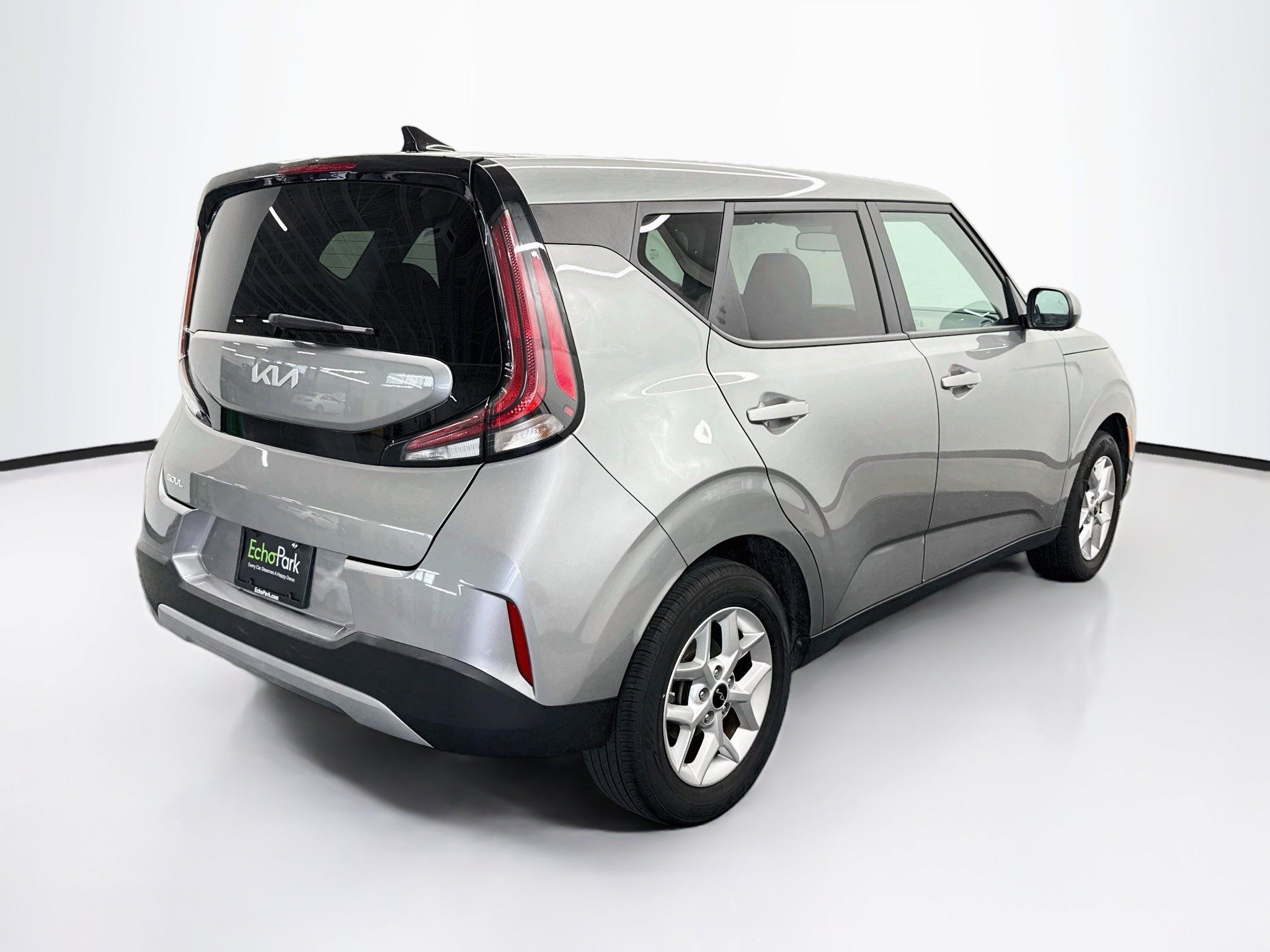 Used 2025 Kia Soul LX w/ LX Technology Package FWD image 9