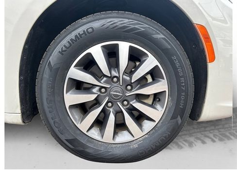 Used 2021 Chrysler Pacifica Touring-L image 15