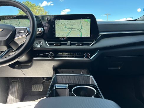 Used 2025 Chevrolet Equinox LT FWD image 20