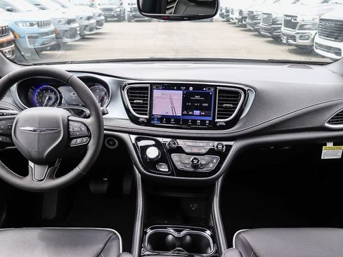 New 2026 Chrysler Pacifica Limited w/ S Appearance Package FWD image 14