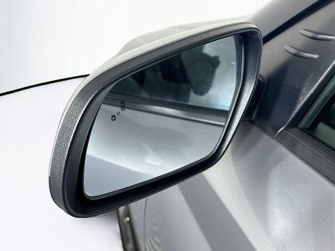 Used 2025 Hyundai Venue SEL FWD image 16