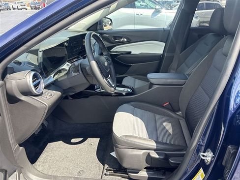 Used 2024 Chevrolet Trax LT w/ Driver Confidence Package FWD image 18