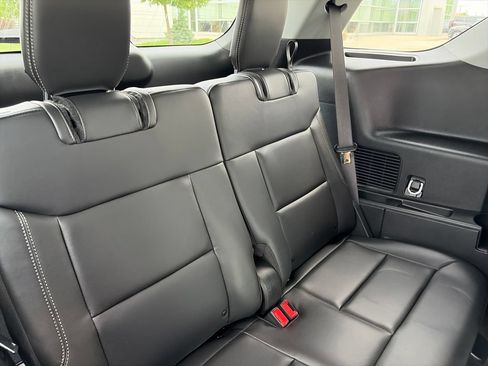 Used 2023 Ford Explorer XLT w/ Equipment Group 202A AWD/4WD image 31