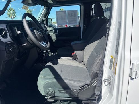 Certified 2025 Jeep Wrangler Unlimited Sahara image 15