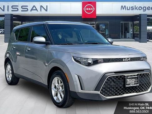 Used 2024 Kia Soul LX w/ Option Group 015 FWD image 1