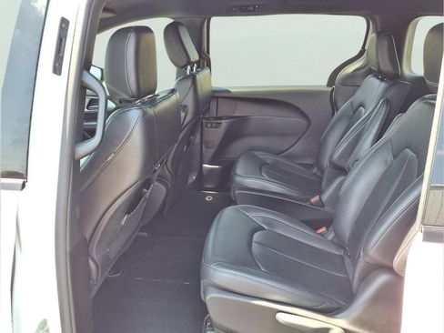 Used 2024 Chrysler Pacifica Limited FWD image 20