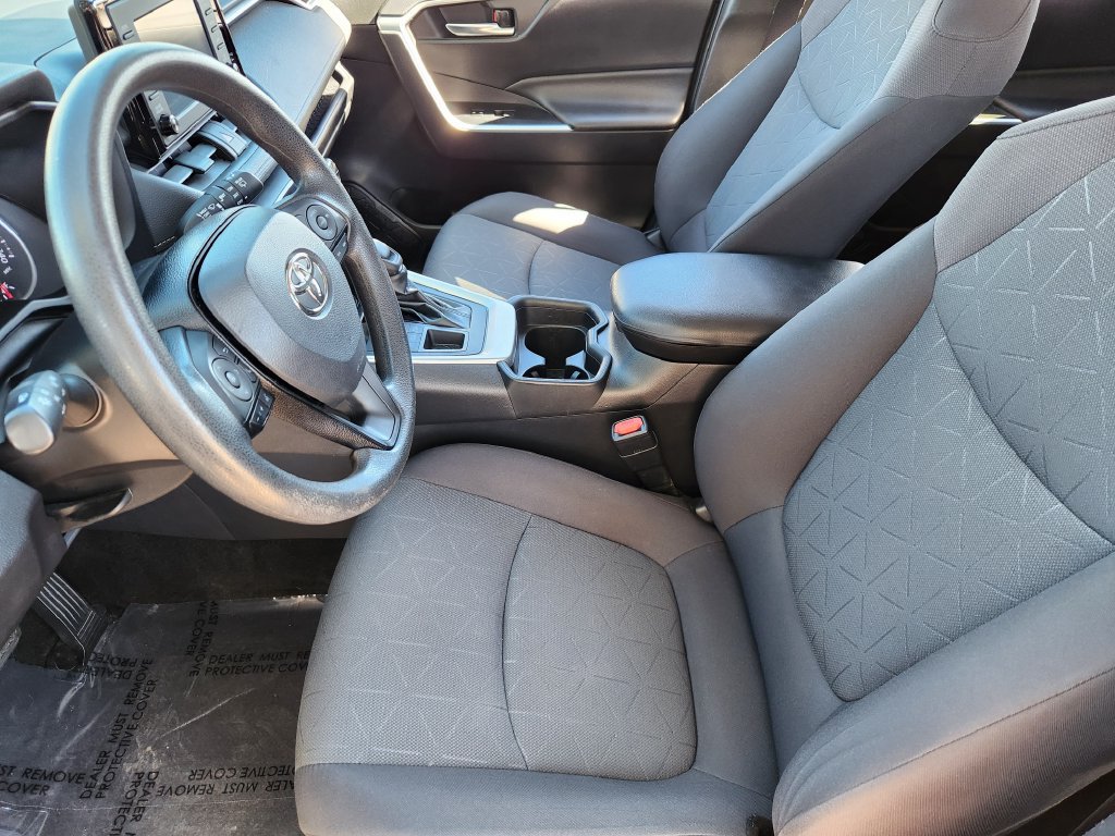 Used 2019 Toyota RAV4 XLE AWD/4WD image 4