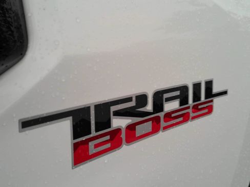 Used 2023 Chevrolet Colorado Trail Boss w/ Technology Package AWD/4WD image 32