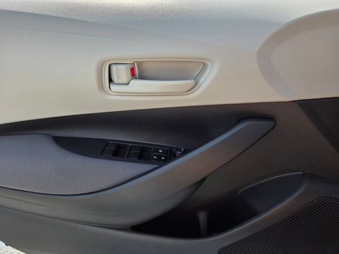 Used 2025 Toyota Corolla LE FWD image 27