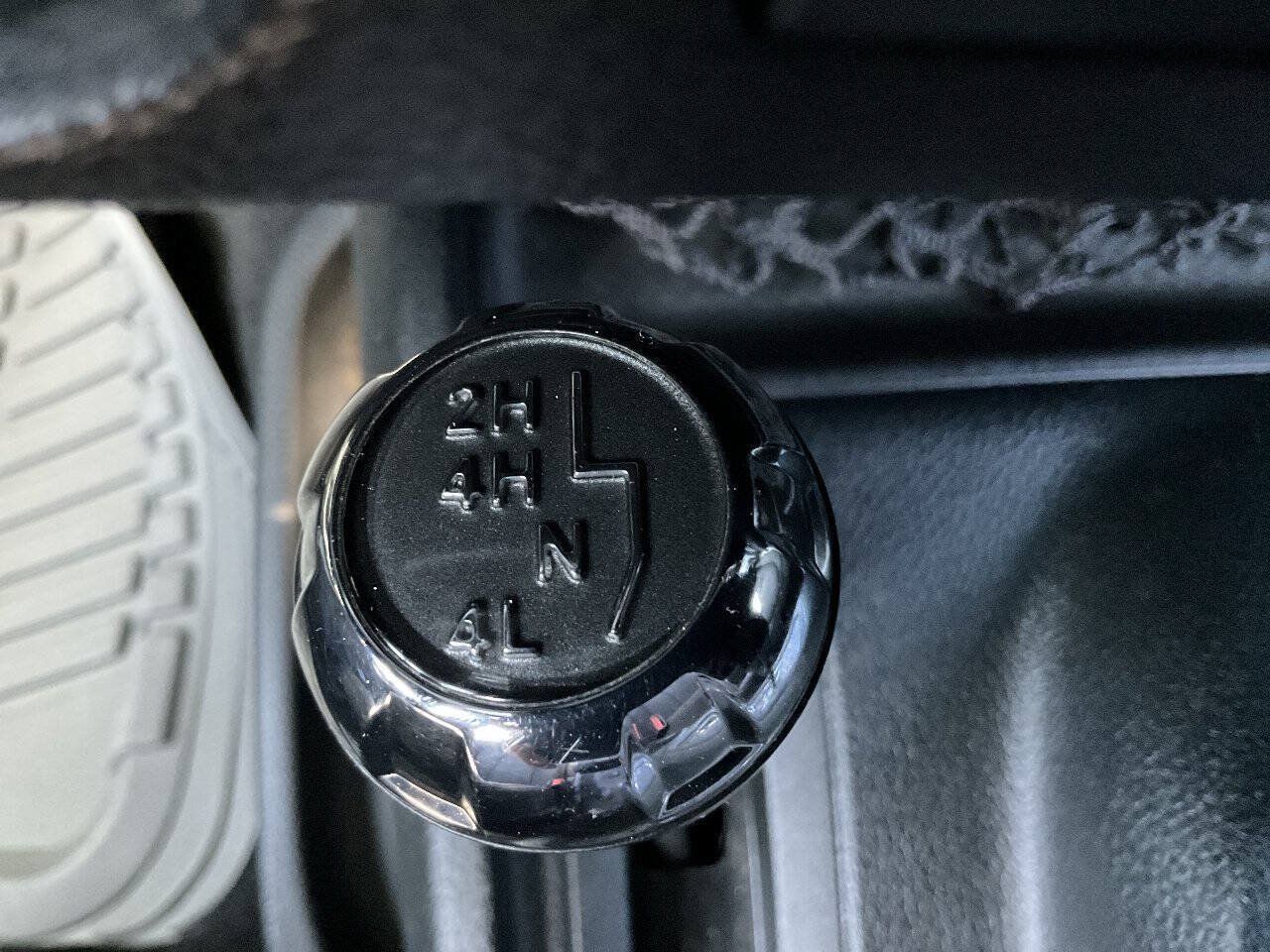 Used 2016 Jeep Wrangler Unlimited Sahara w/ Connectivity Group AWD/4WD image 31