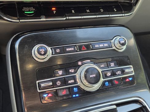 Used 2021 Lincoln Nautilus Reserve image 15