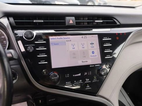 Used 2019 Toyota Camry SE w/ Audio Package image 16
