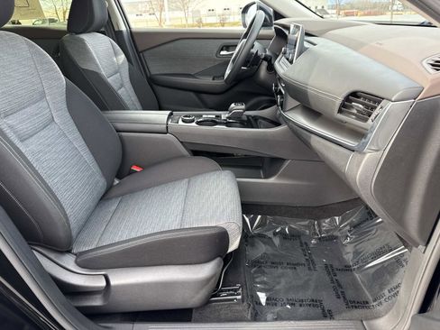 Used 2023 Nissan Rogue SV image 19