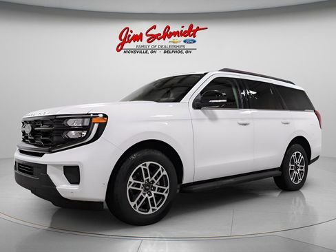 Used 2025 Ford Expedition Active image 3