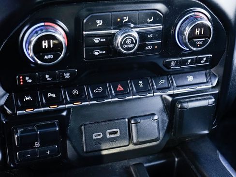 Used 2019 Chevrolet Silverado 1500 High Country image 33