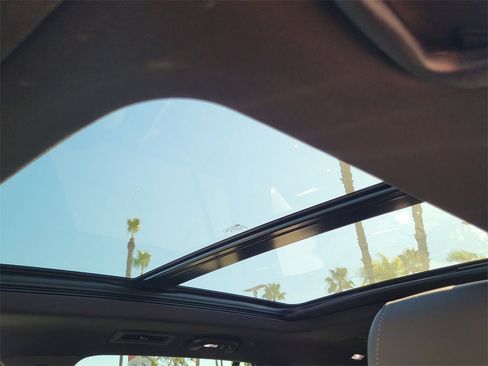 Used 2025 Cadillac XT6 Premium Luxury w/ Technology Package image 18