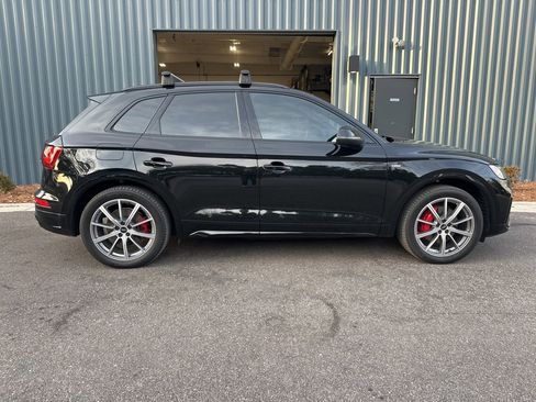 Used 2024 Audi Q5 e Premium Plus w/ Premium Plus Package image 3