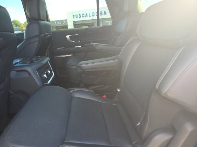 Used 2025 Ford Expedition Platinum w/ Stealth Appearance Package AWD/4WD image 10