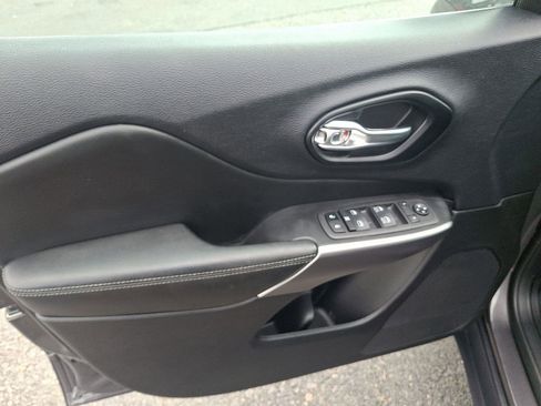 Certified 2022 Jeep Cherokee Latitude Lux image 13