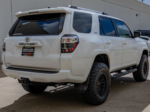 Used 2021 Toyota 4Runner SR5 Premium w/ Moonroof Package AWD/4WD image 10