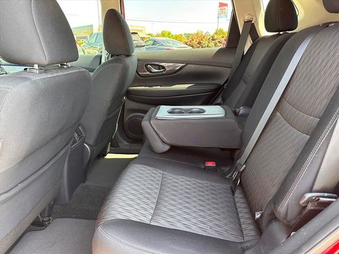 Used 2018 Nissan Rogue SV w/ Premium Package image 12