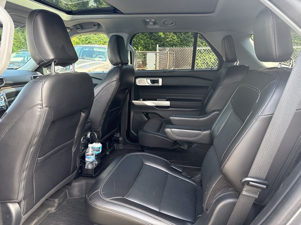 Used 2022 Ford Explorer Limited w/ Limited Technology Package AWD/4WD image 8