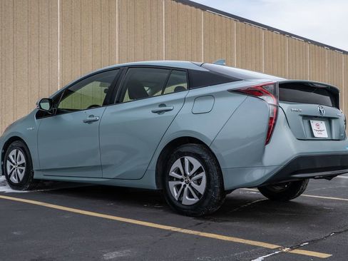 Used 2016 Toyota Prius Three image 5