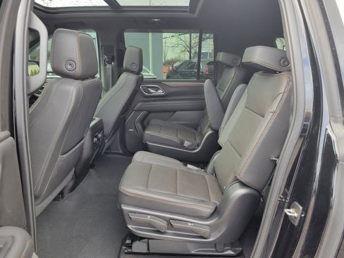 Used 2023 Chevrolet Suburban High Country image 12