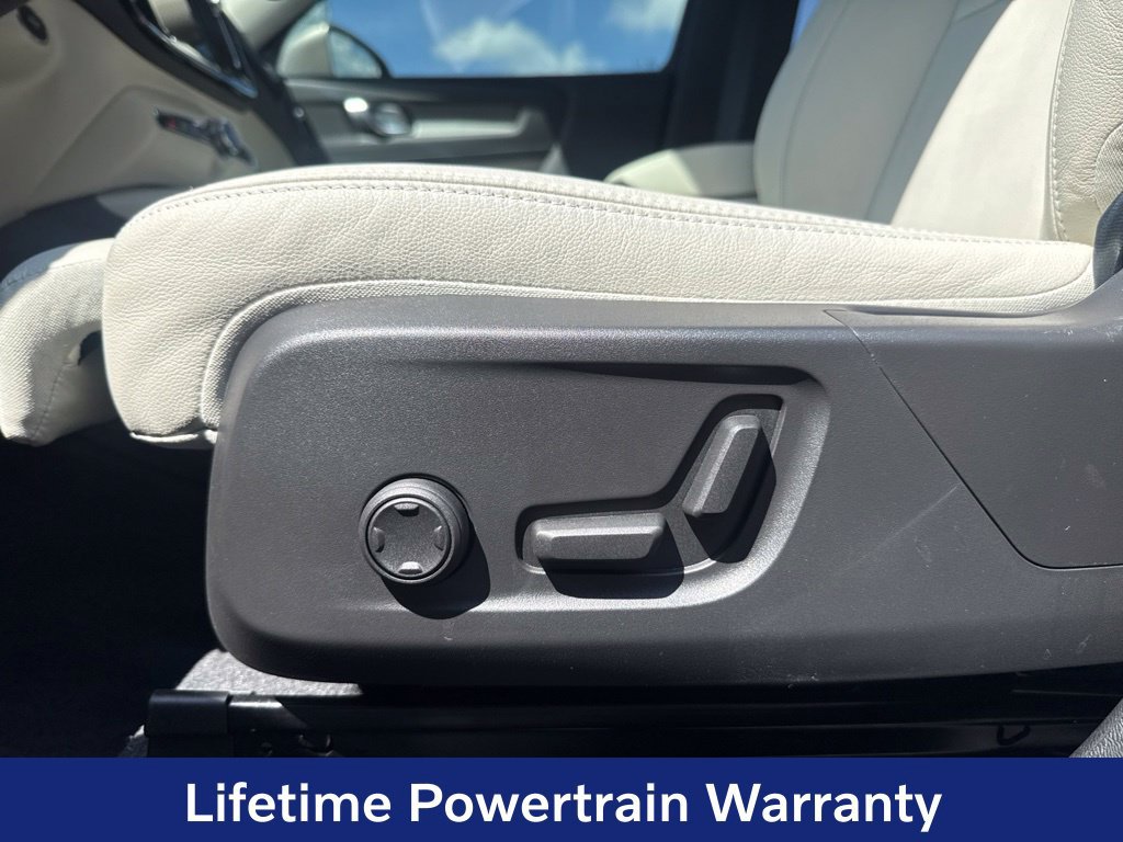 Certified 2024 Volvo XC40 B5 Plus w/ Protection Package Premier AWD/4WD image 22