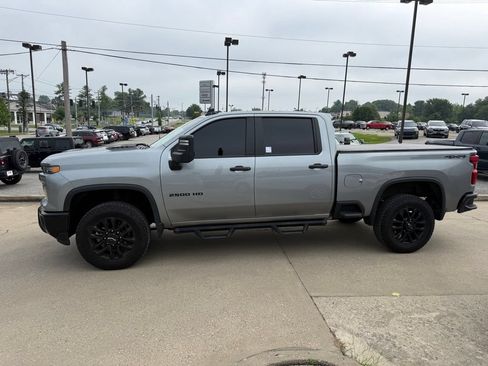 Used 2025 Chevrolet Silverado 2500 Custom w/ Custom Blackout Package AWD/4WD image 10