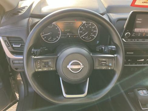 Certified 2024 Nissan Rogue SV image 20