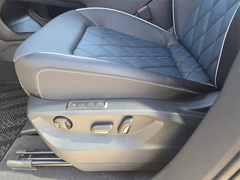 New 2026 Volkswagen Atlas Cross Sport SEL Premium R-Line image 19