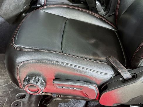 Used 2019 Jeep Wrangler Unlimited Rubicon w/ Uconnect 4C Nav & Sound Group AWD/4WD image 21