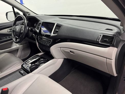 Used 2017 Honda Pilot Touring image 13