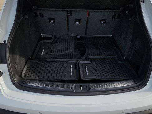 Certified 2025 Porsche Macan image 31