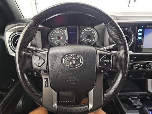 Used 2016 Toyota Tacoma TRD Sport w/ Towing Package AWD/4WD image 18