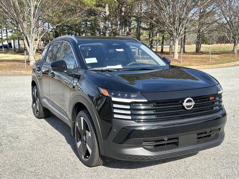 New 2026 Nissan Kicks SR image 3