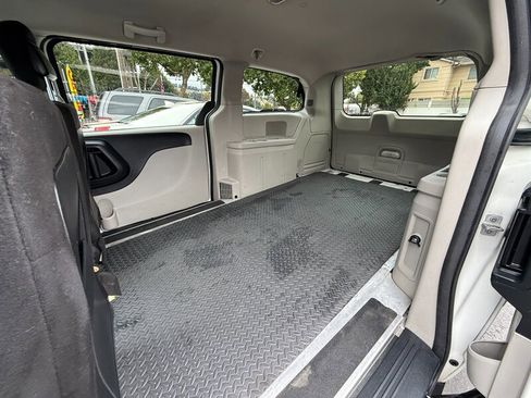 Used 2012 RAM C/V image 20