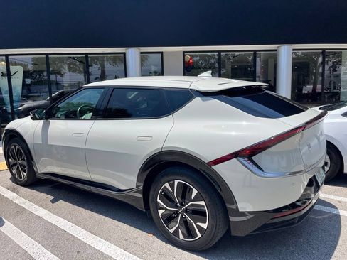 Used 2022 Kia EV6 Wind AWD/4WD image 3