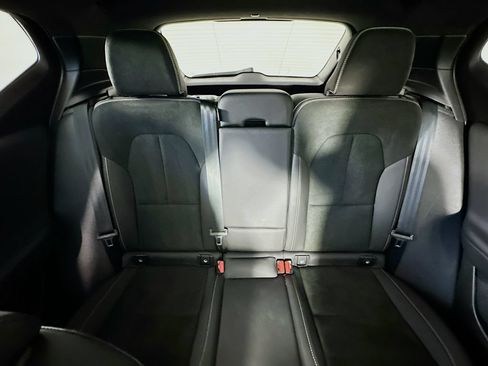 Used 2023 Volvo XC40 B5 Plus AWD/4WD image 13