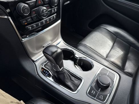Used 2020 Jeep Grand Cherokee Limited w/ Luxury Group II AWD/4WD image 26