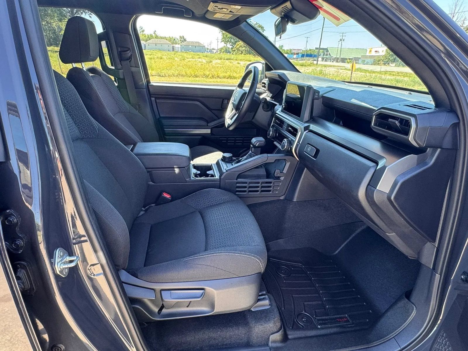 Used 2025 Toyota 4Runner SR5 AWD/4WD image 15