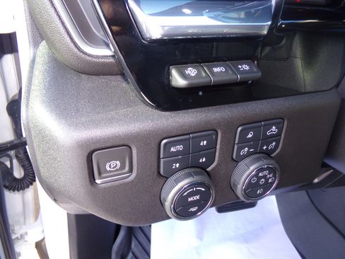 Used 2024 Chevrolet Silverado 3500 LTZ w/ LTZ Premium Package image 24