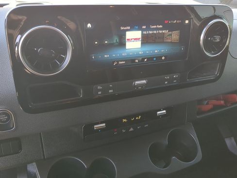 Used 2023 Mercedes-Benz Sprinter 2500 image 18