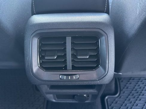 Used 2022 Volkswagen Tiguan S image 37